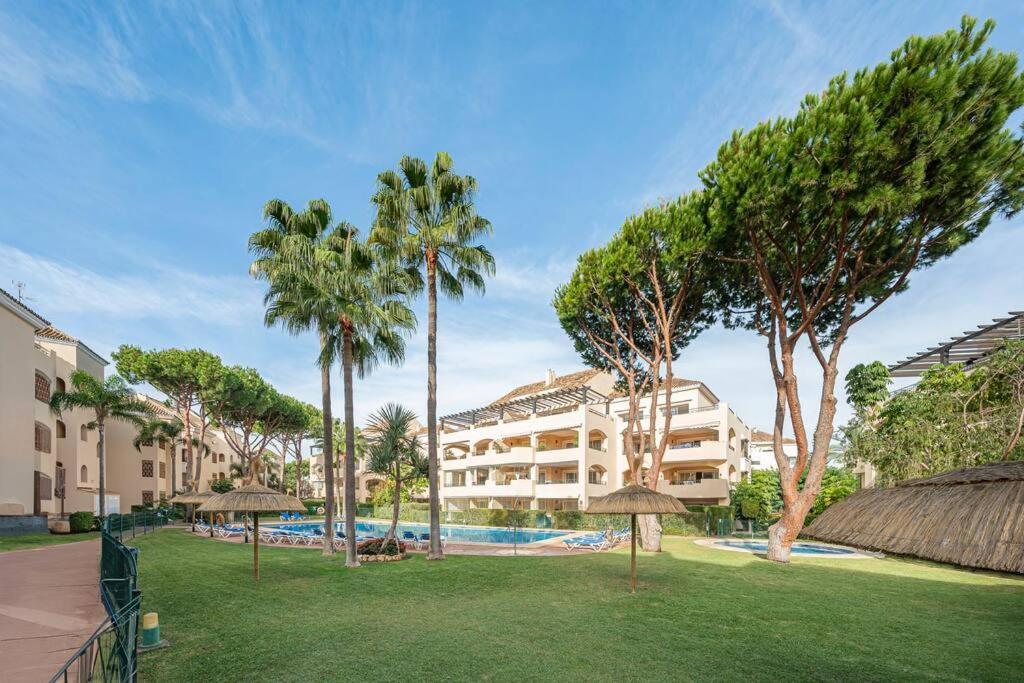 Amazing 4br Apart. Parking, Pool, Close To The Sea Apartment Marbella