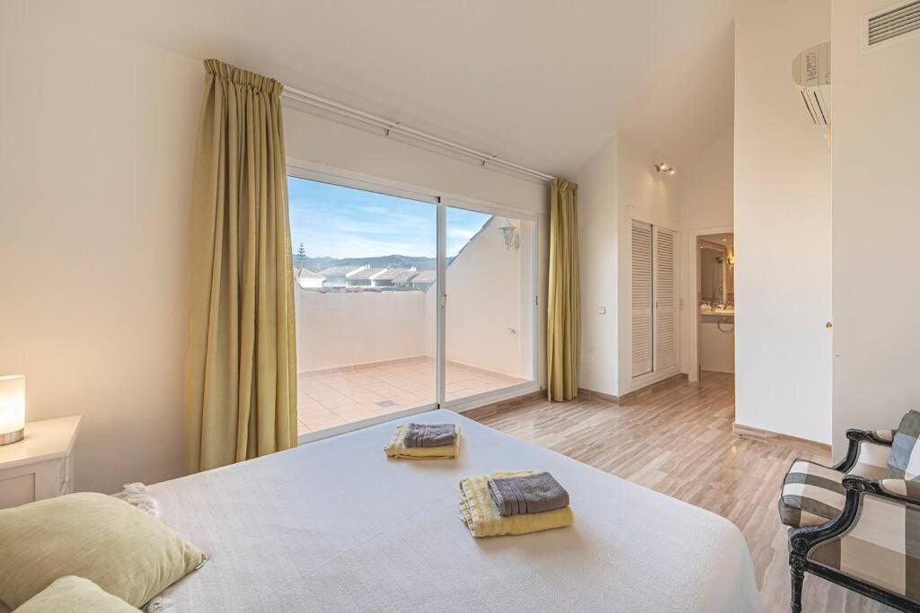 Apartment Amazing 4br Apart. Parking, Pool, Close To The Sea *