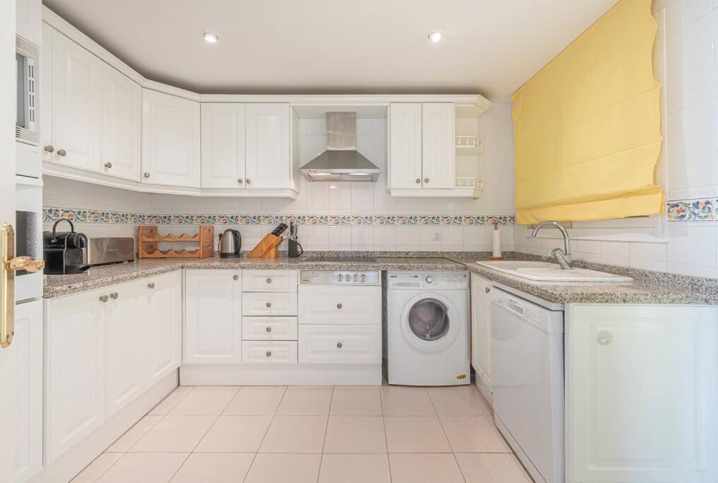 Amazing 4br Apart. Parking, Pool, Close To The Sea *