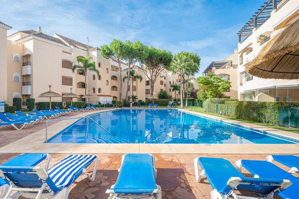Apartment Amazing 4br Apart. Parking, Pool, Close To The Sea