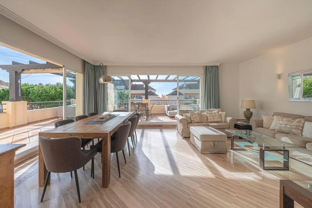 Amazing 4br Apart. Parking, Pool, Close To The Sea