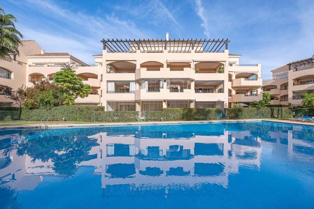 Amazing 4br Apart. Parking, Pool, Close To The Sea Apartment Marbella