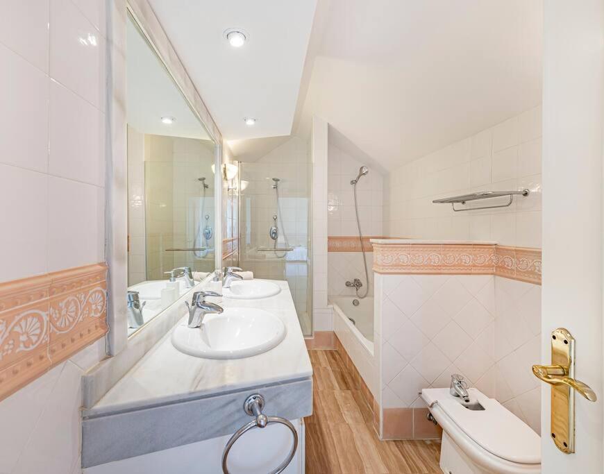 Amazing 4br Apart. Parking, Pool, Close To The Sea Apartment Marbella