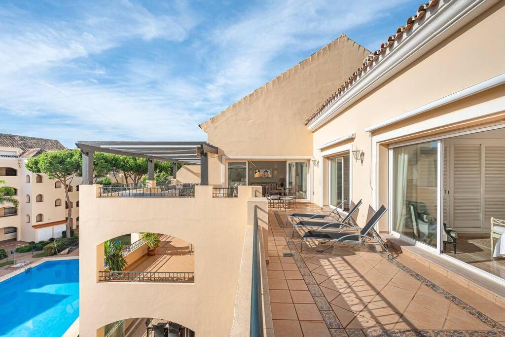 Amazing 4br Apart. Parking, Pool, Close To The Sea Apartment