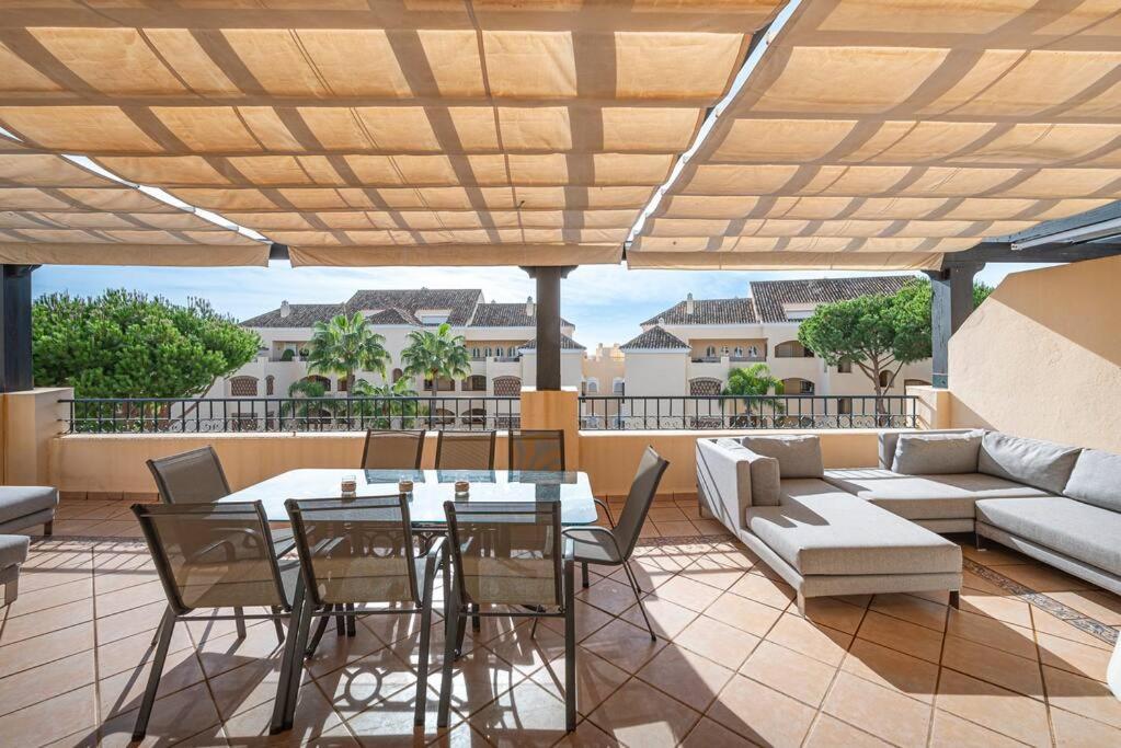 Apartment Amazing 4br Apart. Parking, Pool, Close To The Sea *