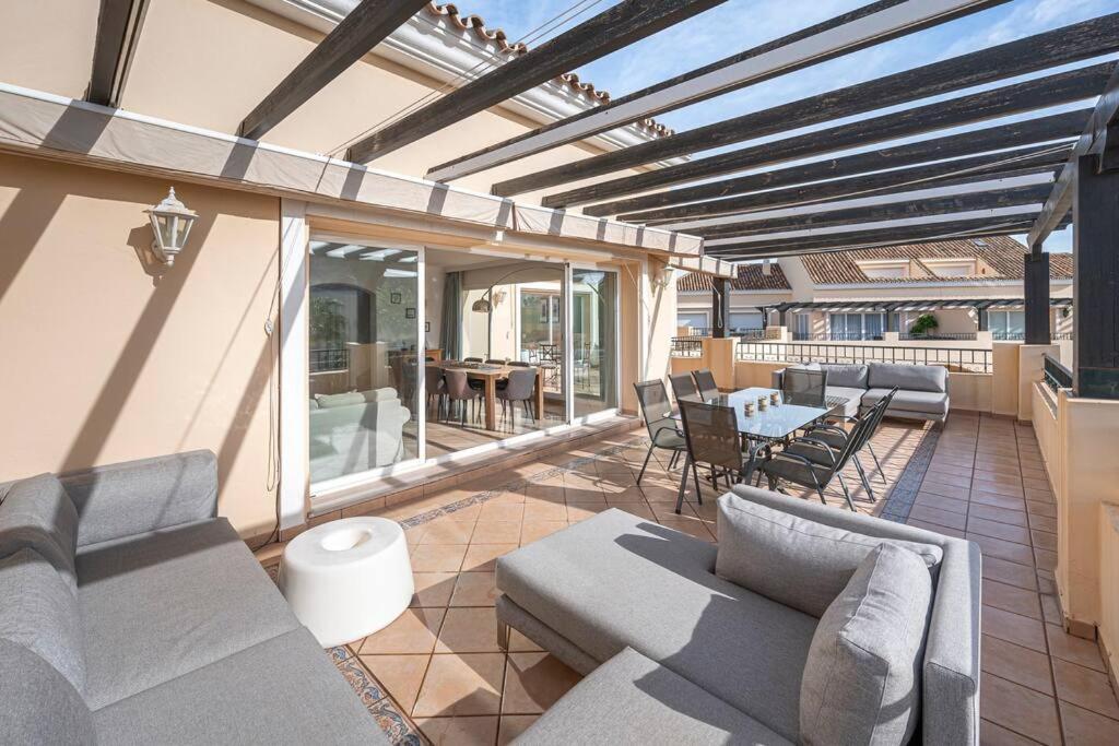 Amazing 4br Apart. Parking, Pool, Close To The Sea Apartment