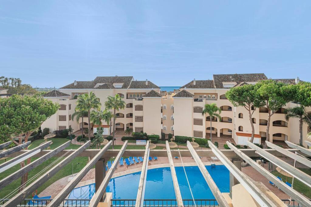 Apartment Amazing 4br Apart. Parking, Pool, Close To The Sea