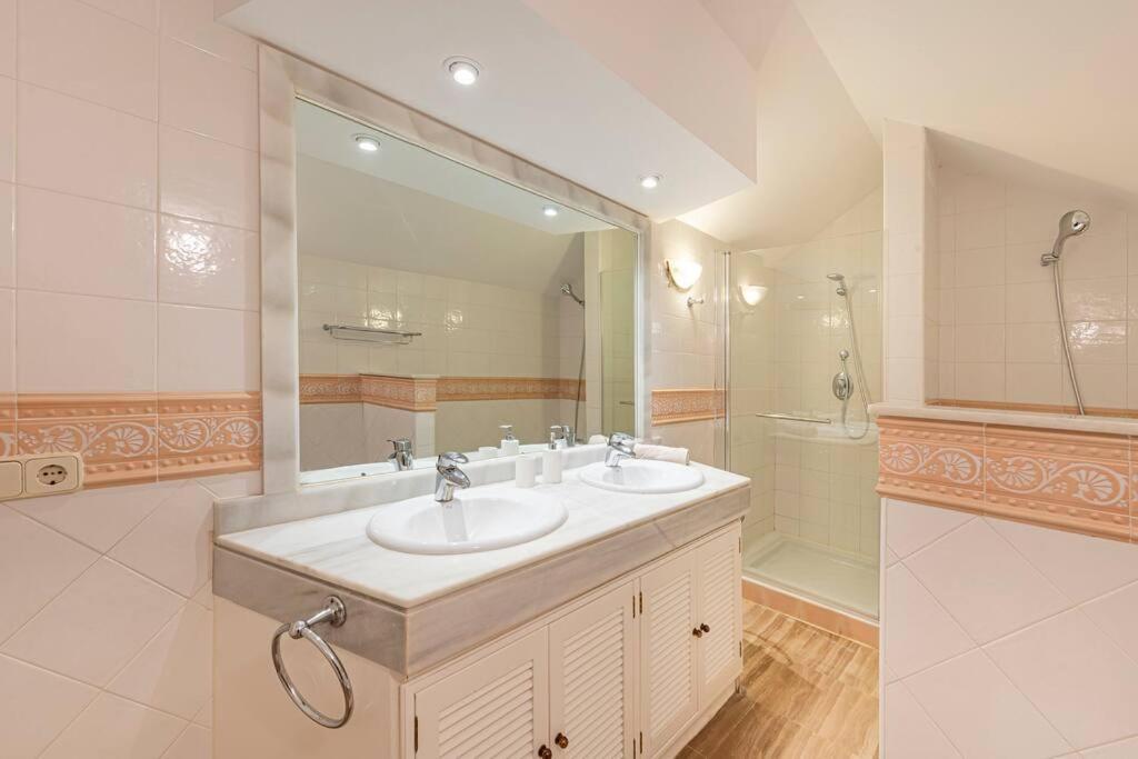 Amazing 4br Apart. Parking, Pool, Close To The Sea Marbella