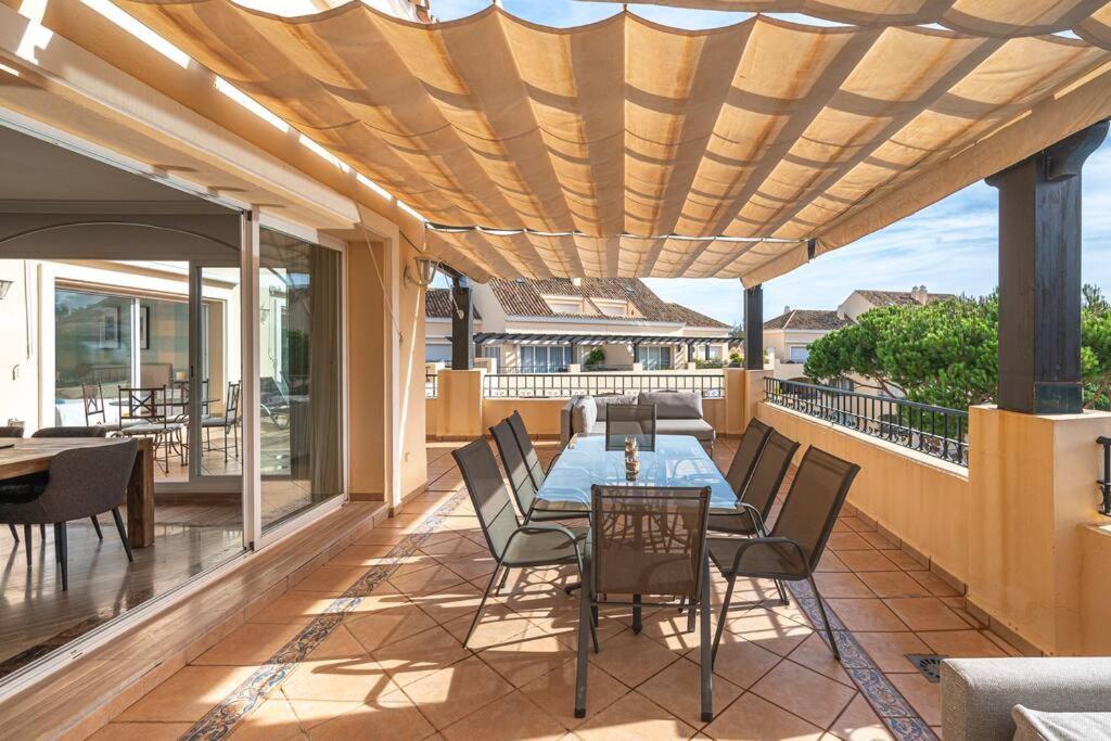 Apartment Amazing 4br Apart. Parking, Pool, Close To The Sea *