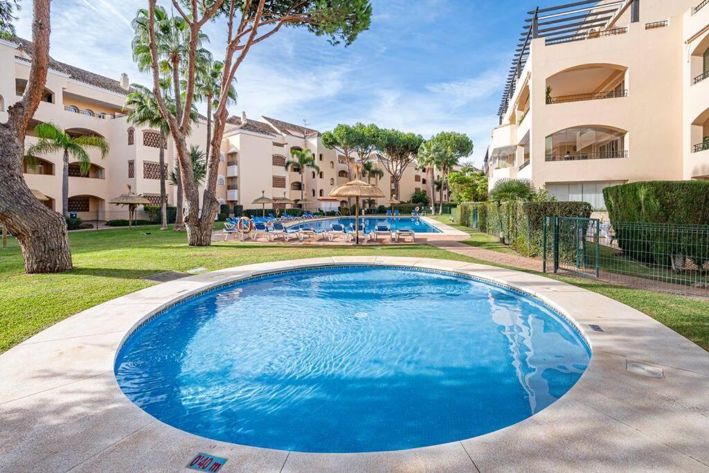 Amazing 4br Apart. Parking, Pool, Close To The Sea Apartment Marbella
