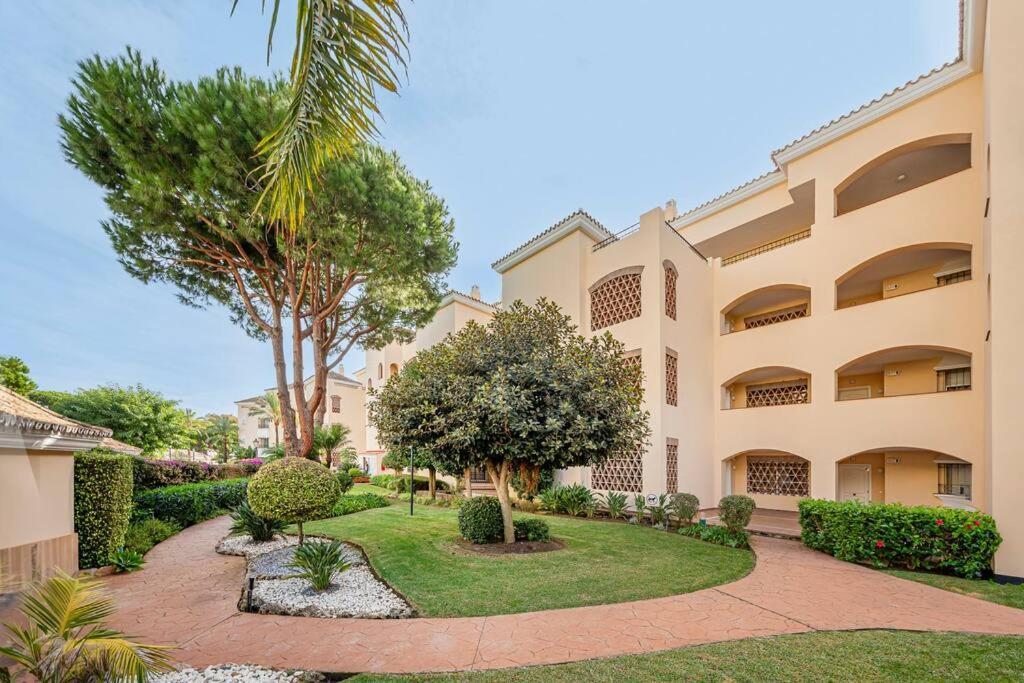 Amazing 4br Apart. Parking, Pool, Close To The Sea Apartment Marbella