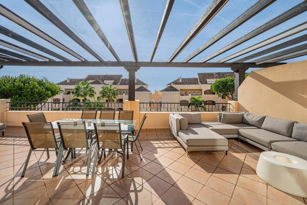 Apartment Amazing 4br Apart. Parking, Pool, Close To The Sea Marbella