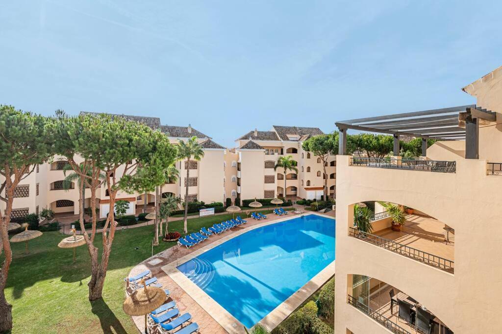 Apartment Amazing 4br Apart. Parking, Pool, Close To The Sea Marbella
