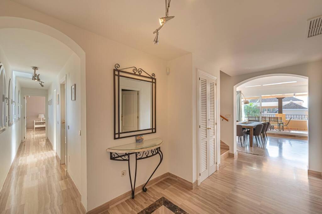 Amazing 4br Apart. Parking, Pool, Close To The Sea Apartment *