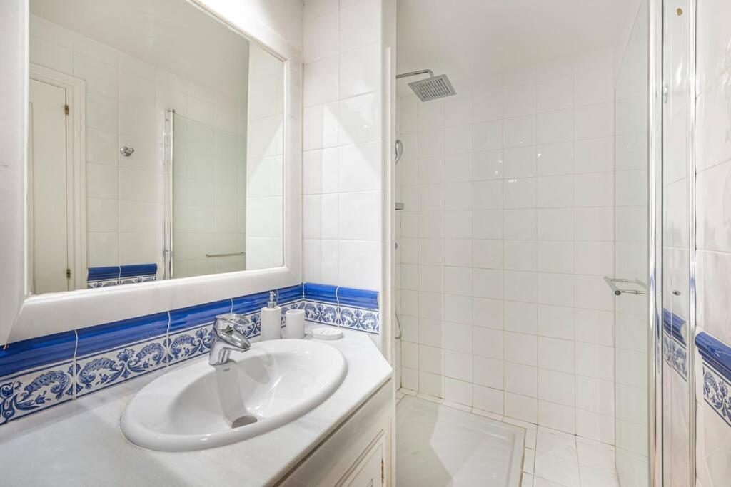 Apartment Amazing 4br Apart. Parking, Pool, Close To The Sea *