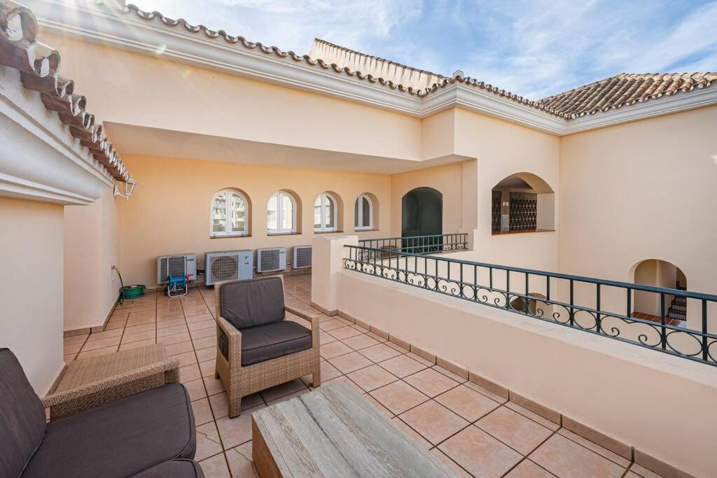 Apartment Amazing 4br Apart. Parking, Pool, Close To The Sea